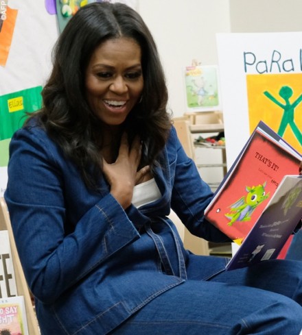 Michelle Obama scrittrice e designer: lancia la sua autobiografia e una linea di merchandise